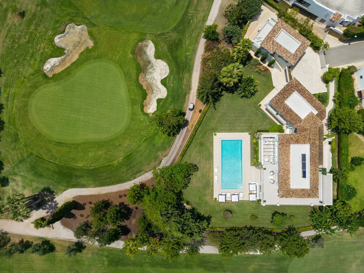 6 Bed Detached Villa in Aloha