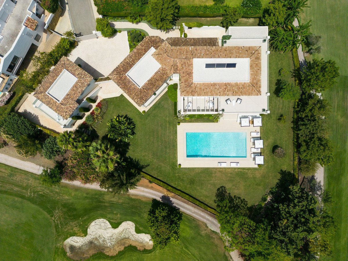 6 Bed Detached Villa in Aloha