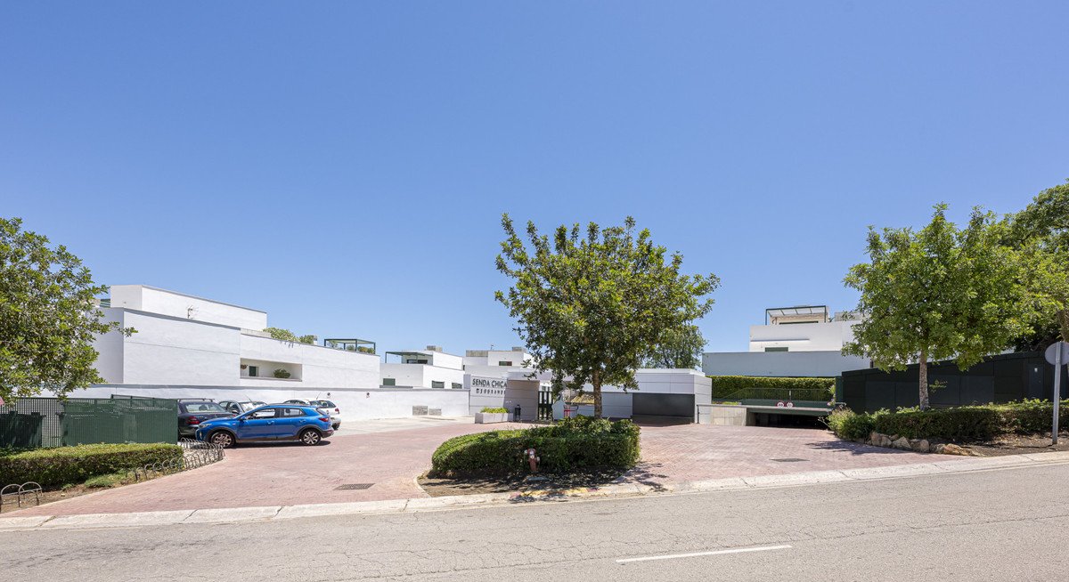 4 Bed Middle Floor Apartment in Sotogrande