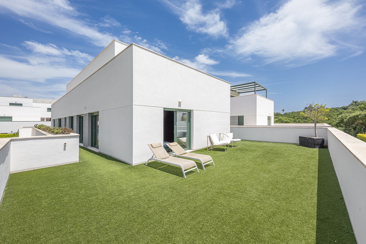 4 Bed Middle Floor Apartment in Sotogrande