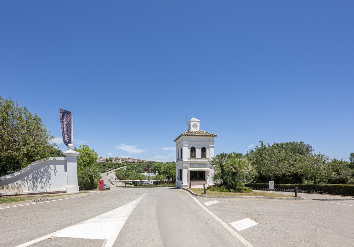 4 Bed Middle Floor Apartment in Sotogrande