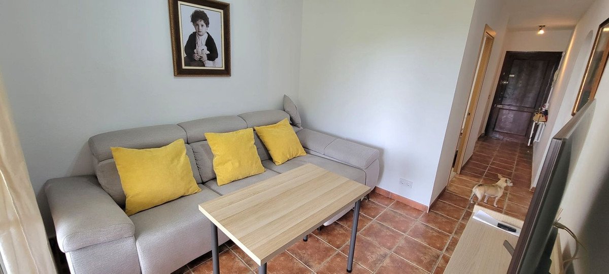 2 Bed Middle Floor Apartment in El Faro