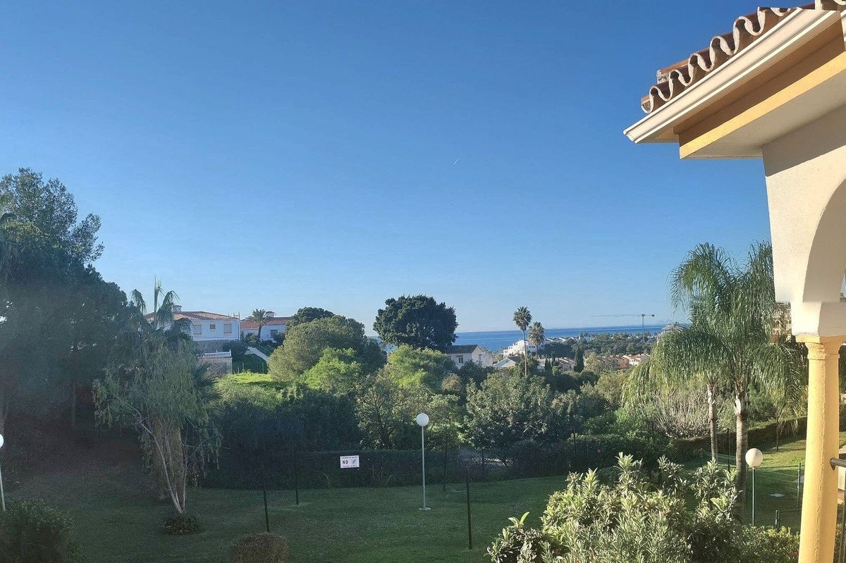 2 Bed Middle Floor Apartment in El Faro