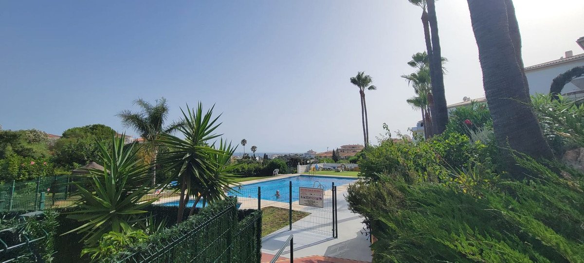 2 Bed Middle Floor Apartment in El Faro
