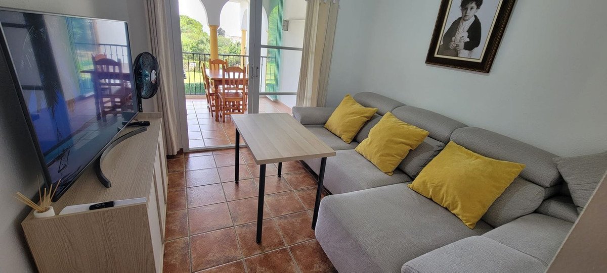 2 Bed Middle Floor Apartment in El Faro