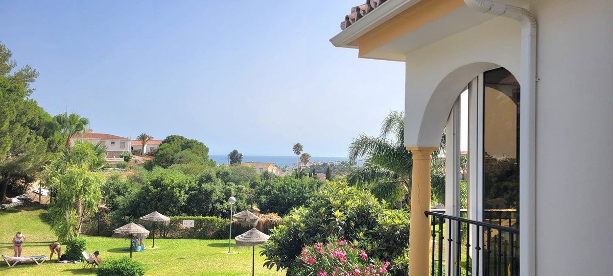 2 Bed Middle Floor Apartment in El Faro
