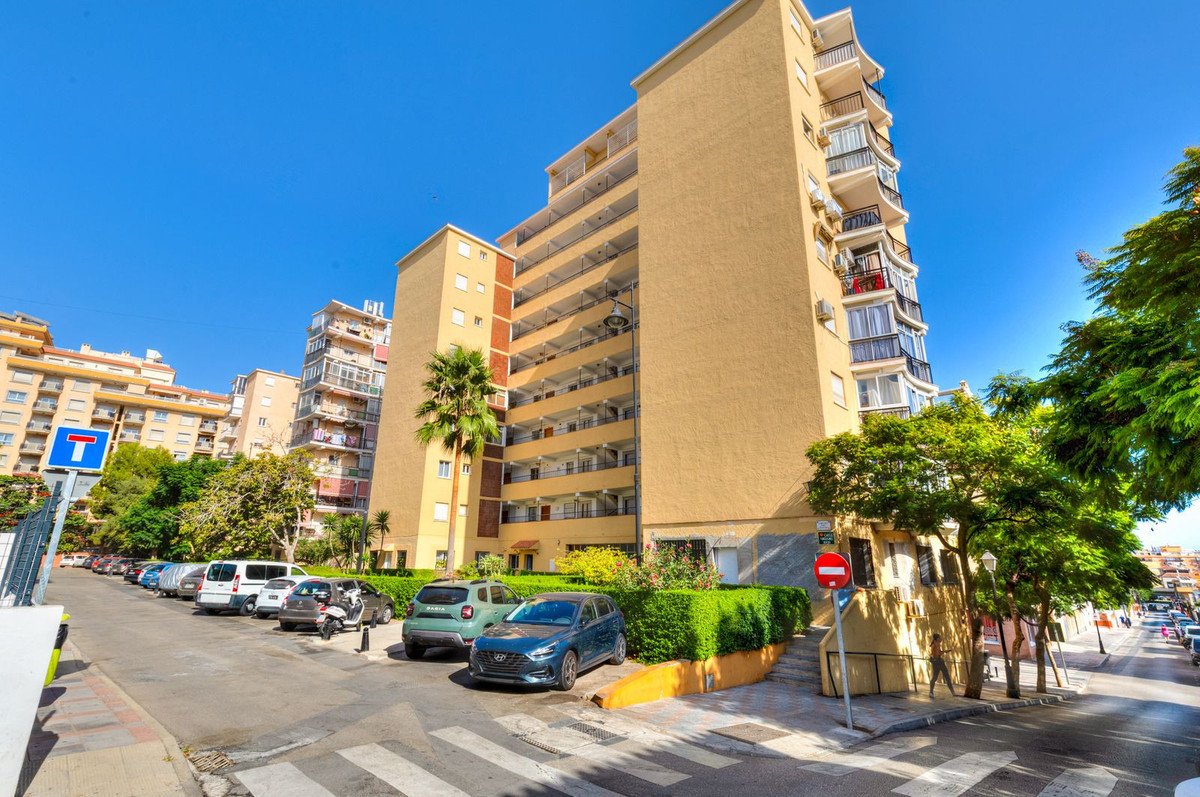 2 Bed Middle Floor Apartment in Los Boliches