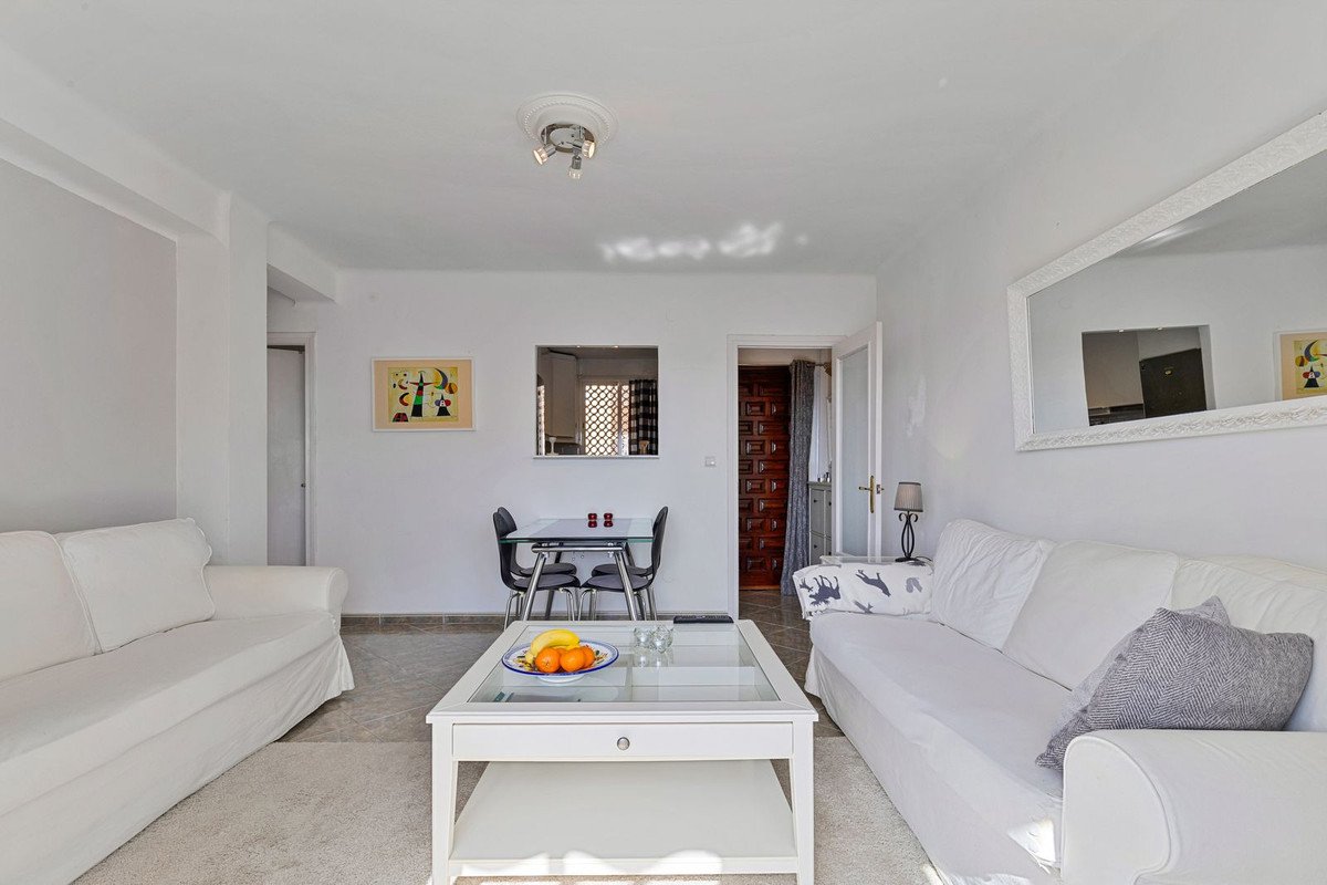 2 Bed Middle Floor Apartment in Los Boliches