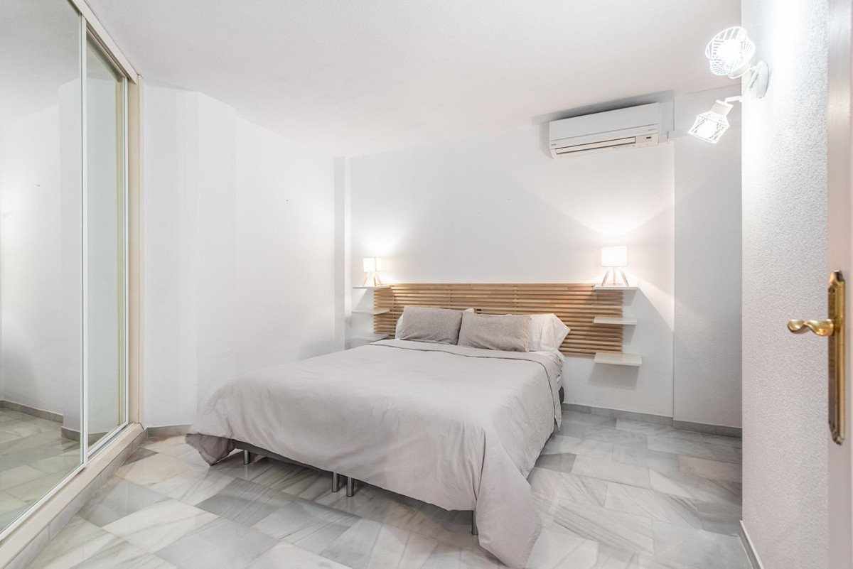 2 Bed Middle Floor Apartment in Calahonda