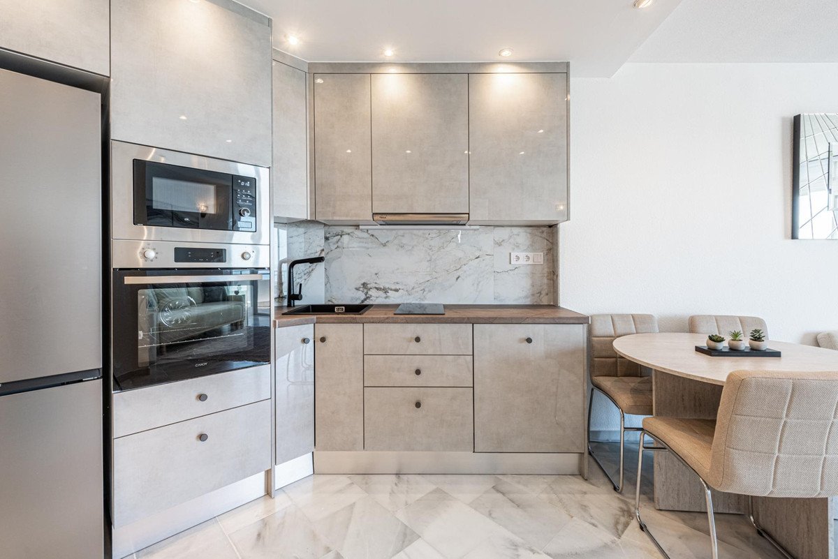 2 Bed Middle Floor Apartment in Calahonda