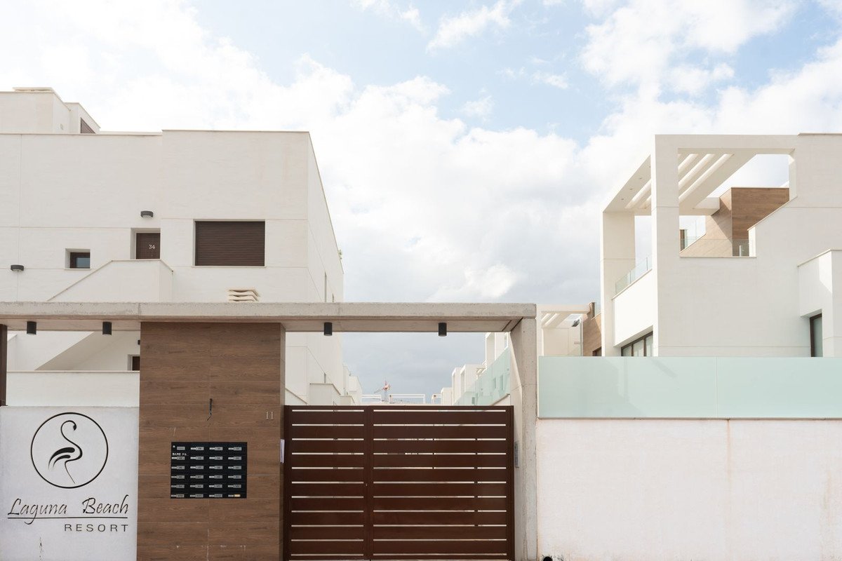 4 Bed Detached Villa in Los Balcones