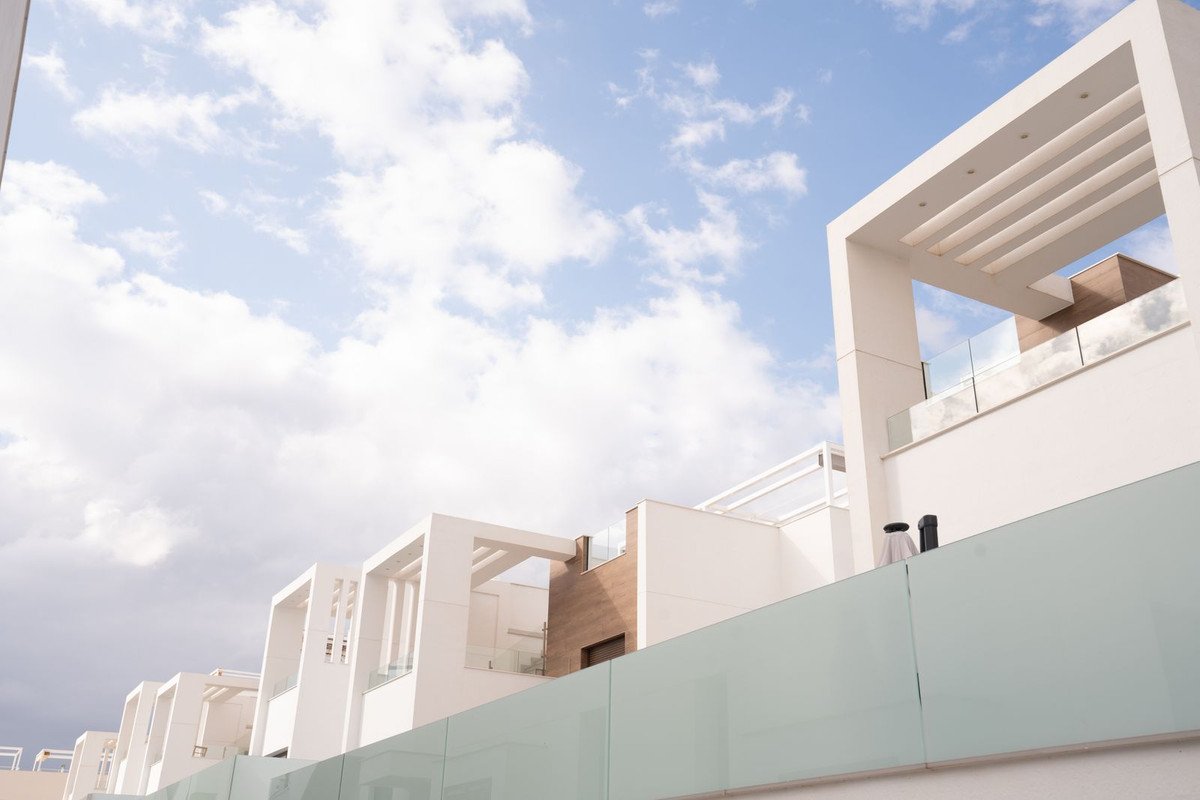 4 Bed Detached Villa in Los Balcones