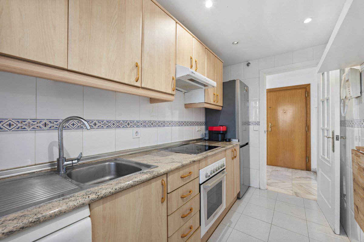 2 Bed Middle Floor Apartment in Marbella