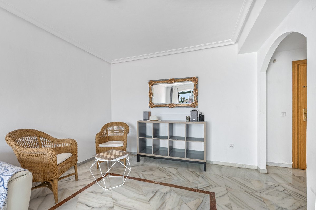 2 Bed Middle Floor Apartment in Marbella