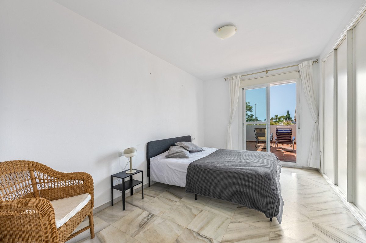 2 Bed Middle Floor Apartment in Marbella