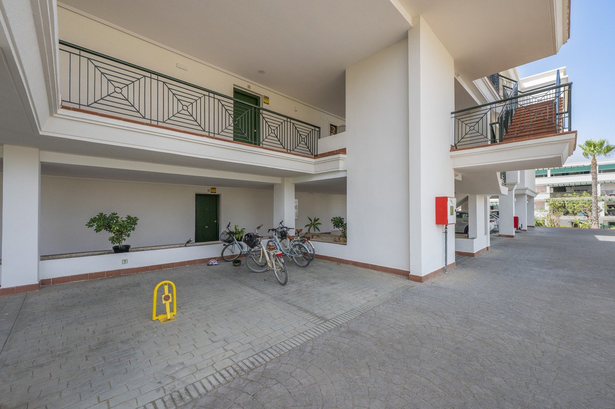 2 Bed Middle Floor Apartment in Marbella