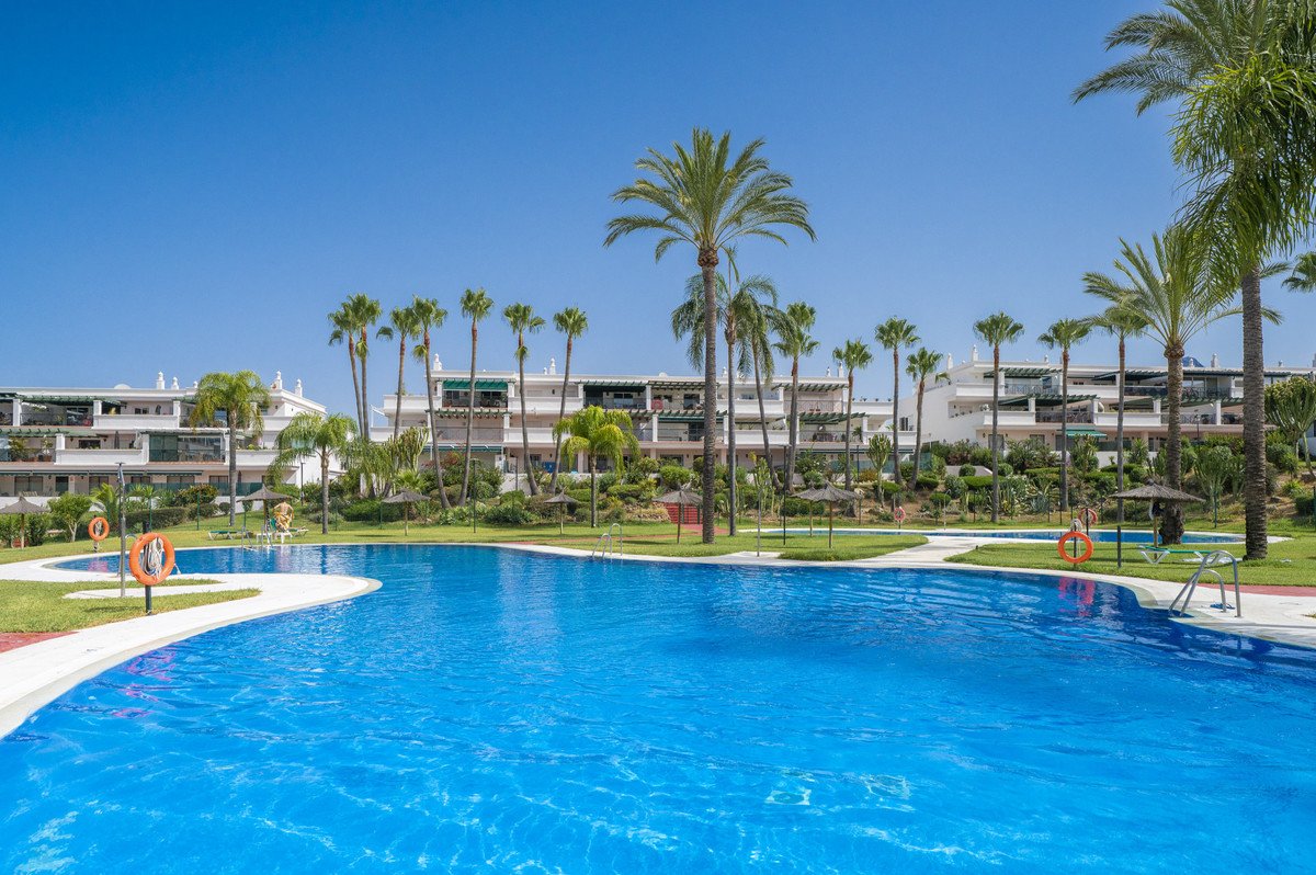 2 Bed Middle Floor Apartment in Marbella
