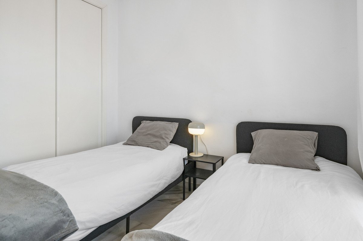 2 Bed Middle Floor Apartment in Marbella