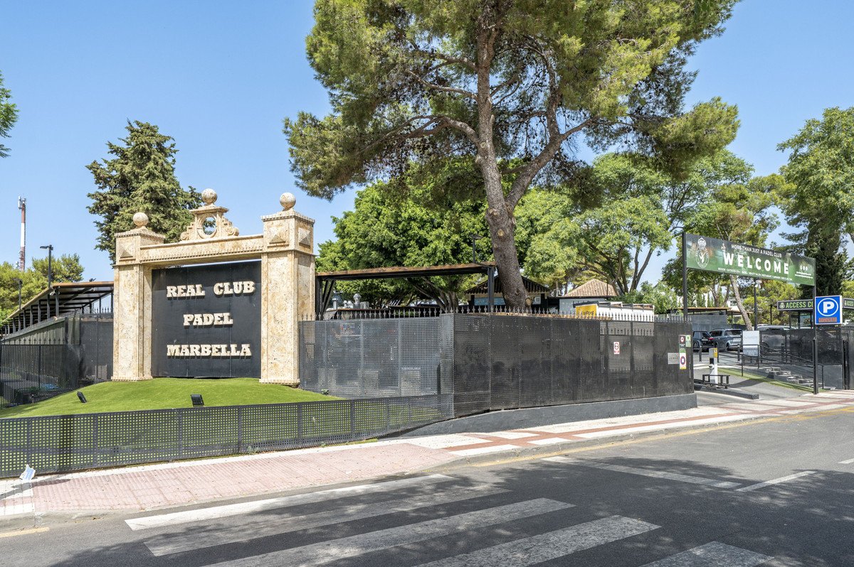 2 Bed Middle Floor Apartment in Marbella