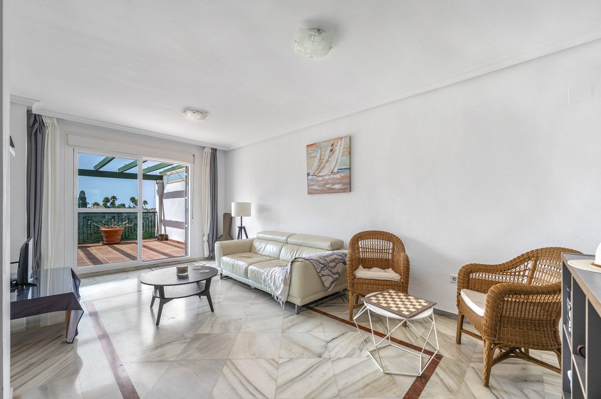 2 Bed Middle Floor Apartment in Marbella