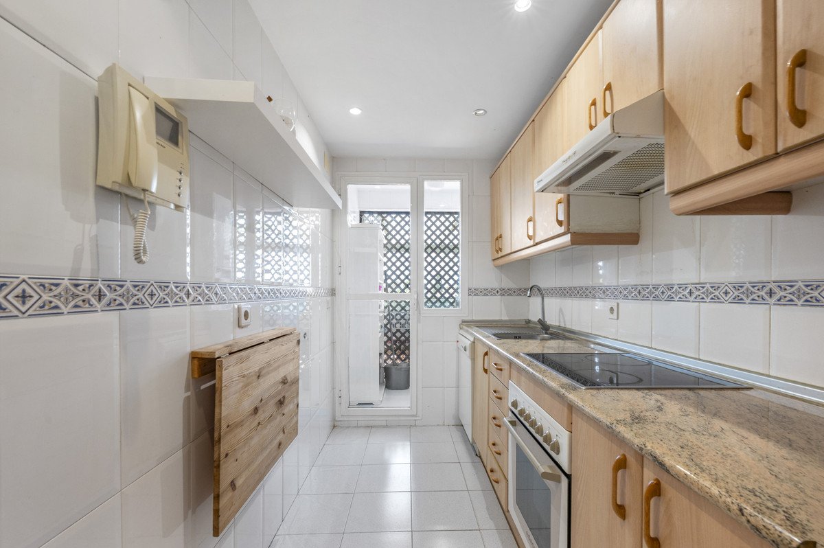 2 Bed Middle Floor Apartment in Marbella