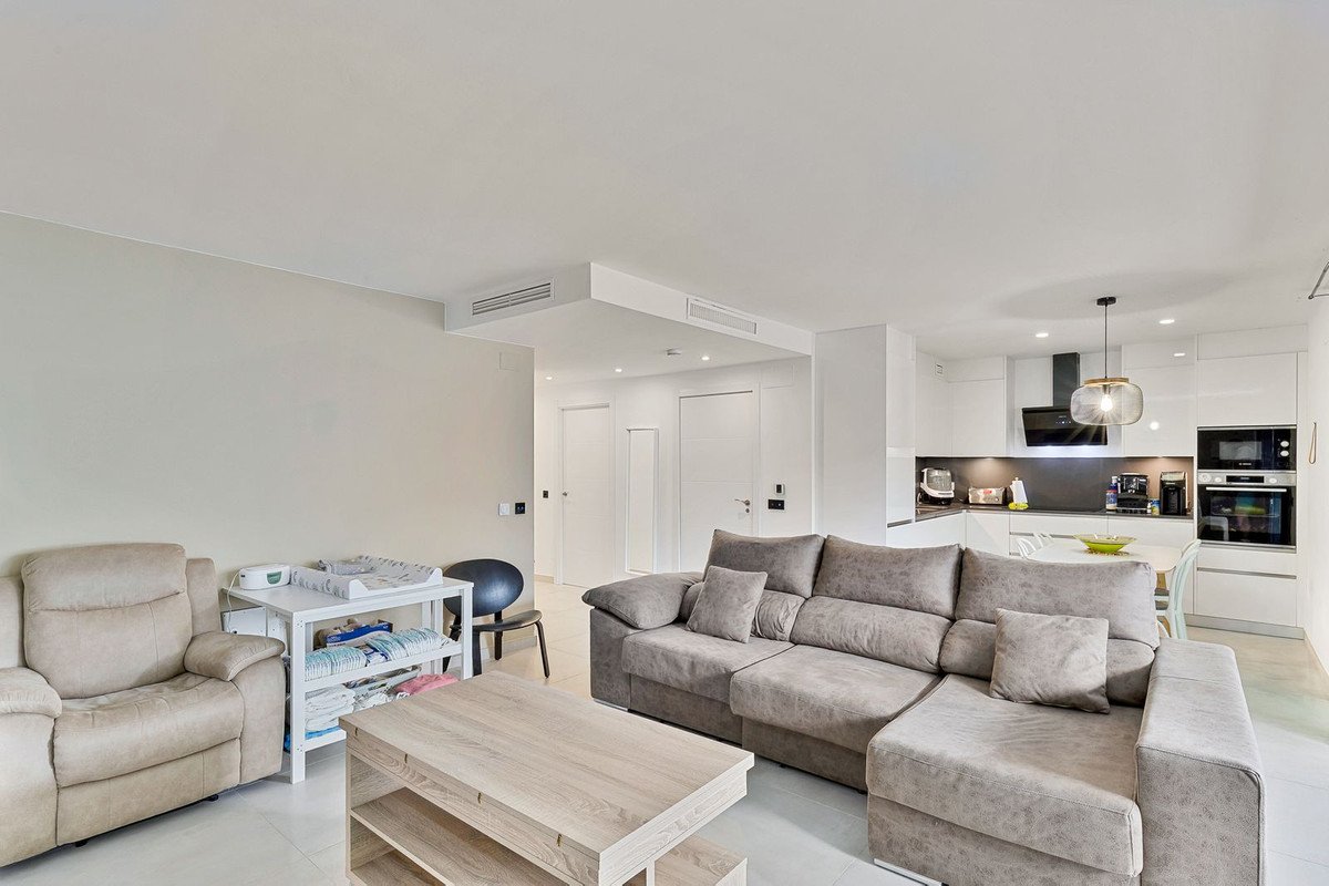 2 Bed Middle Floor Apartment in Los Boliches