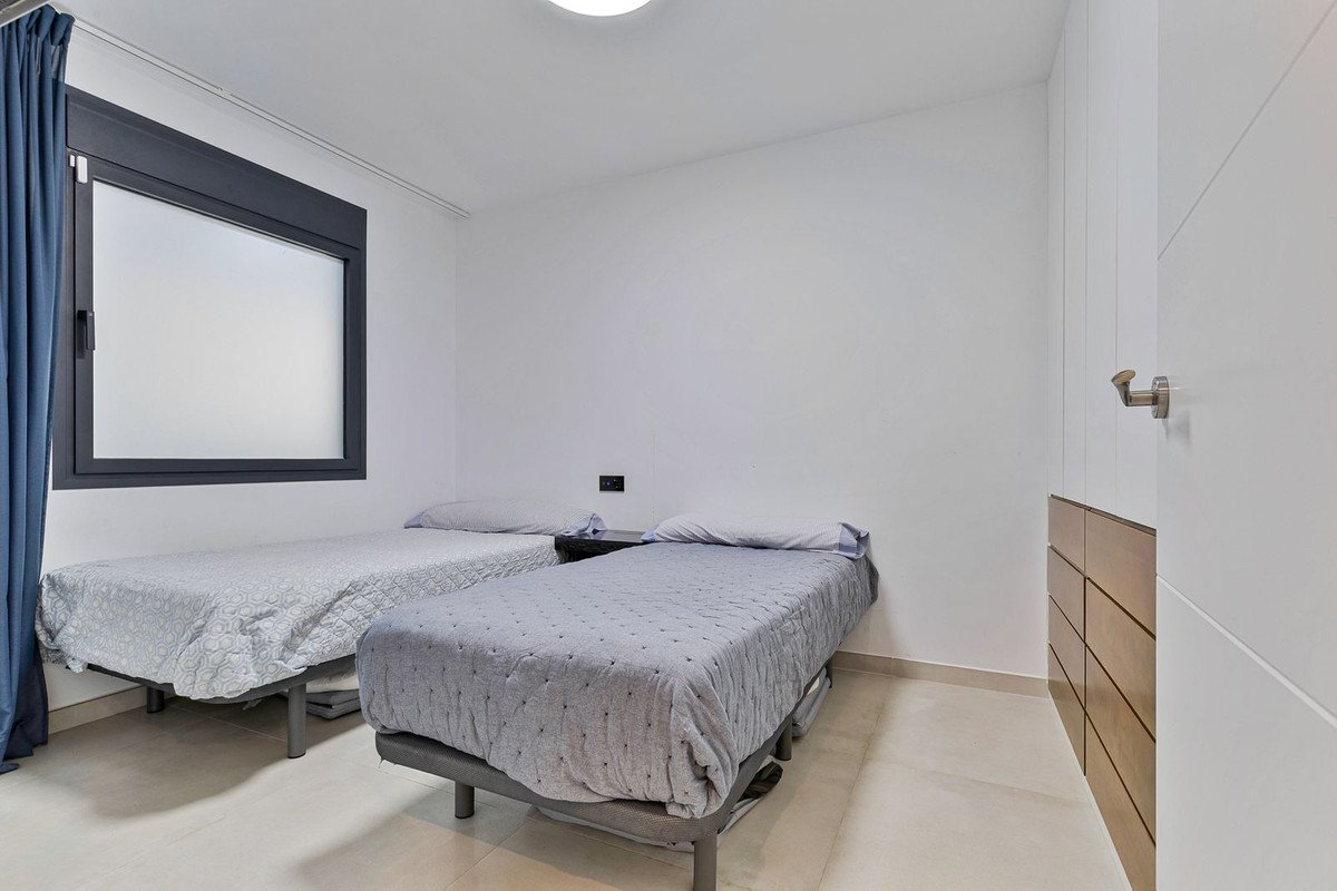 2 Bed Middle Floor Apartment in Los Boliches