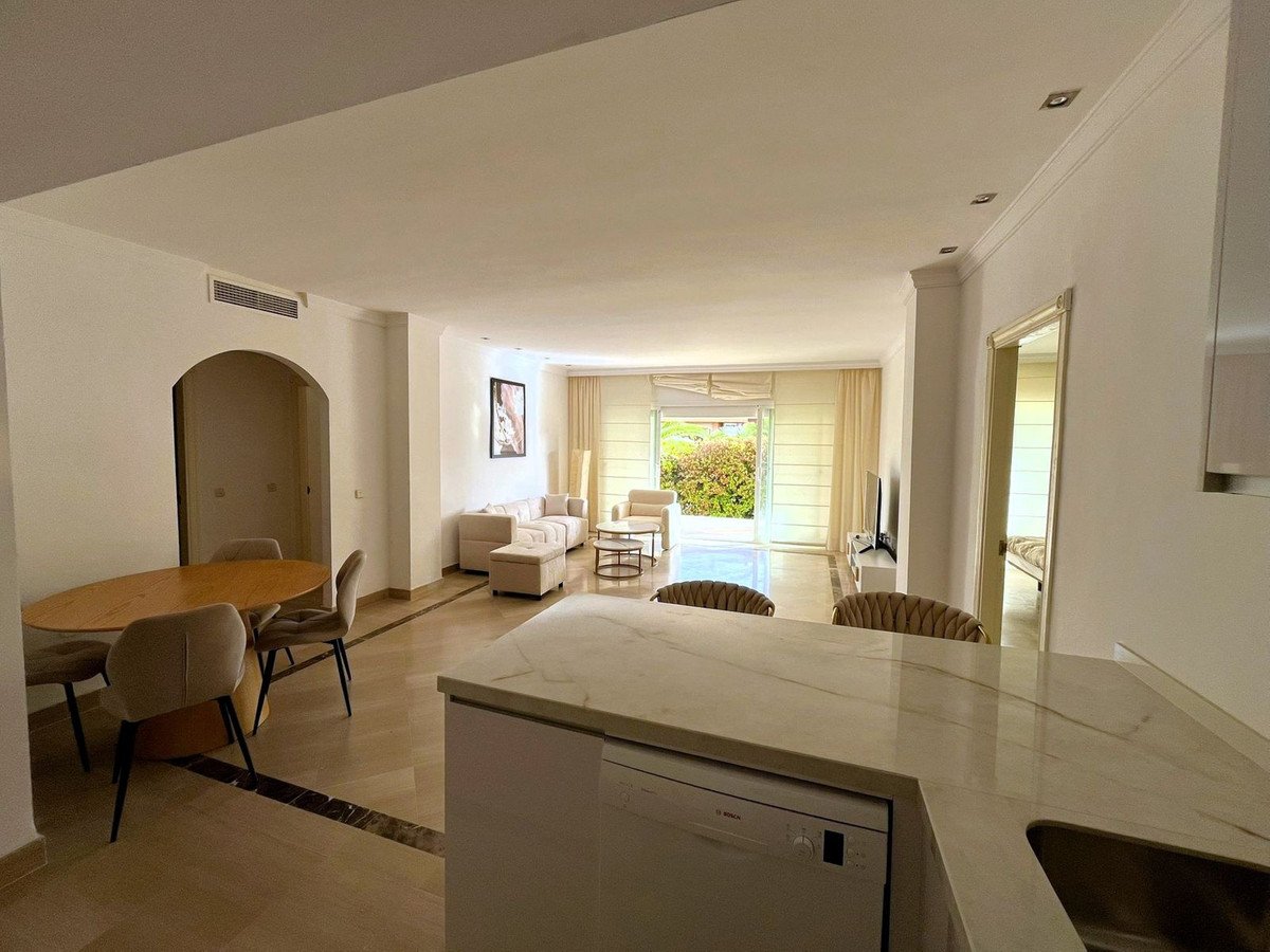 3 Bed Ground Floor Apartment in Bahía de Marbella