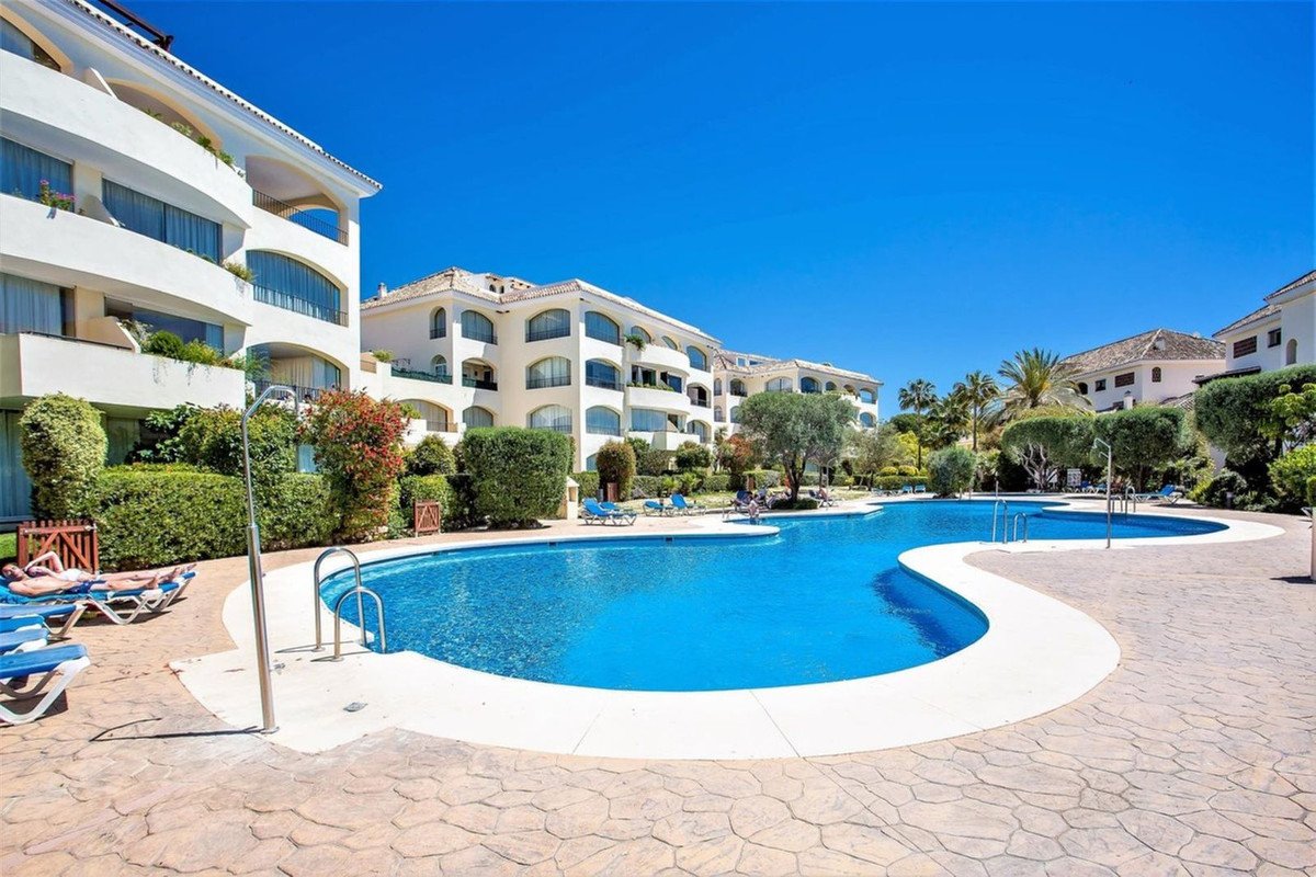 3 Bed Ground Floor Apartment in Bahía de Marbella