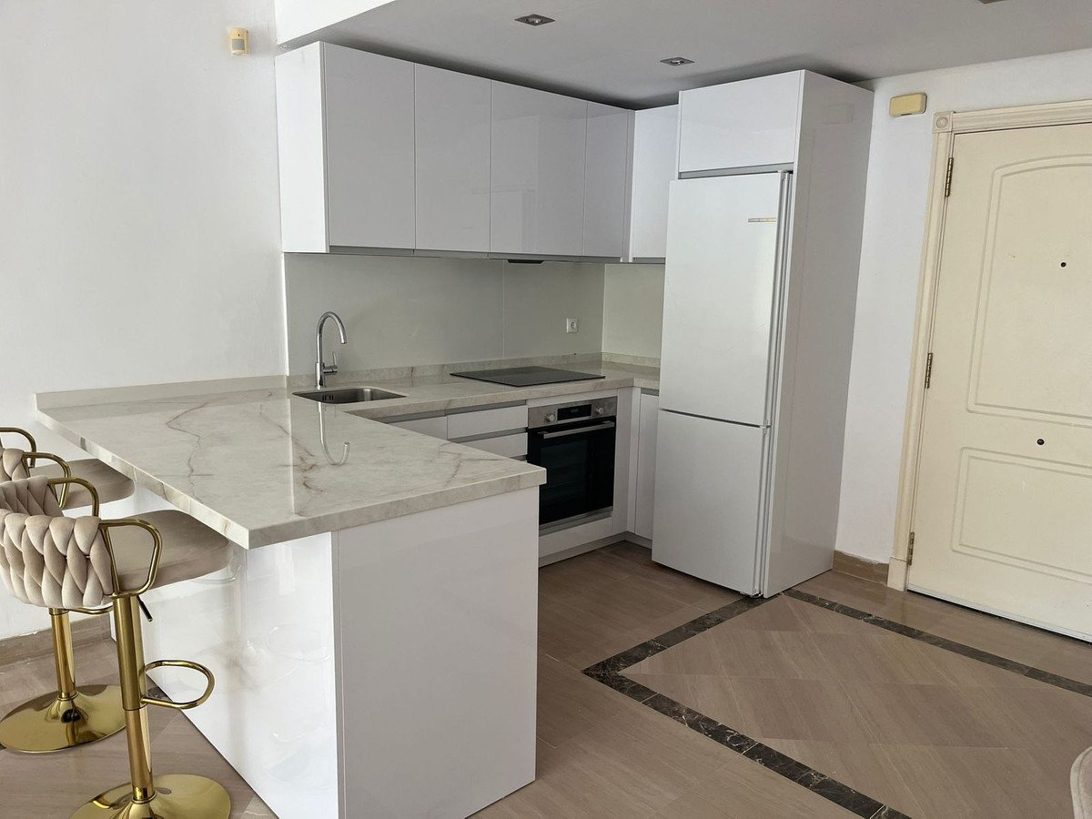 3 Bed Ground Floor Apartment in Bahía de Marbella