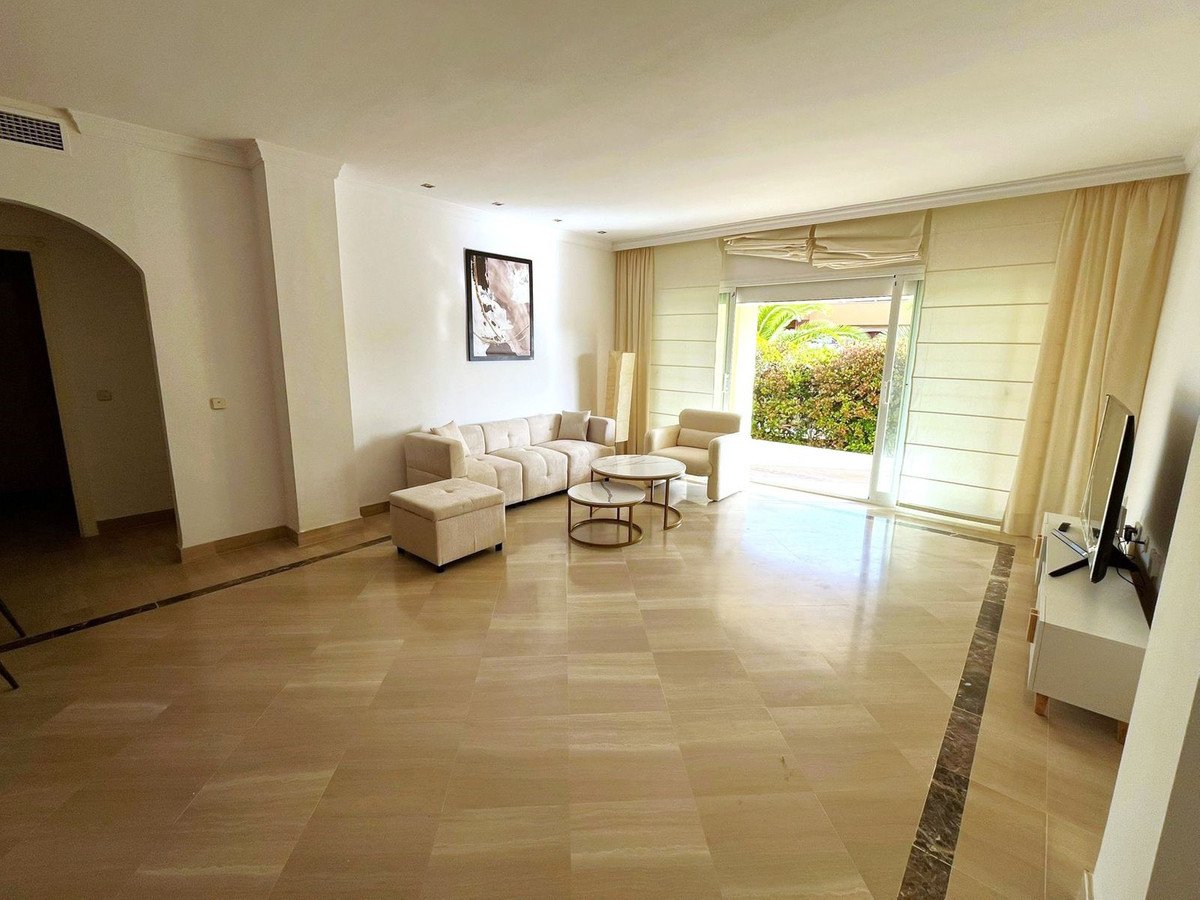 3 Bed Ground Floor Apartment in Bahía de Marbella