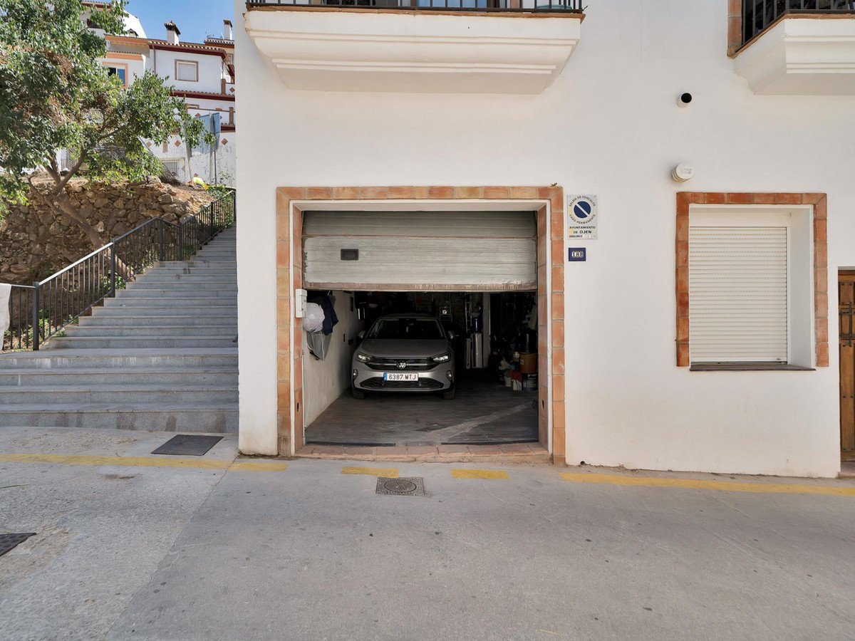 6 Bed Apartment Complex in Ojén