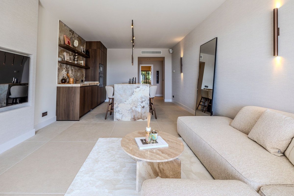 3 Bed Middle Floor Apartment in La Quinta