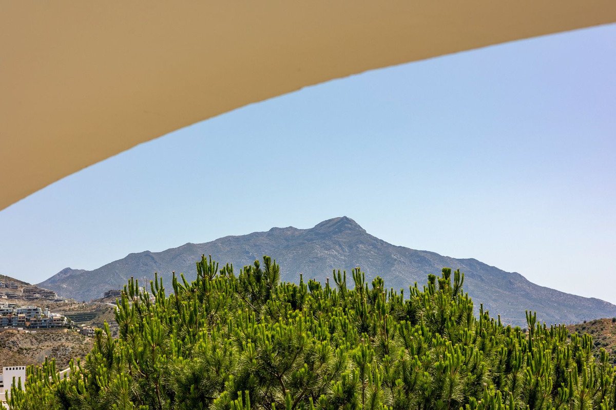 3 Bed Middle Floor Apartment in La Quinta