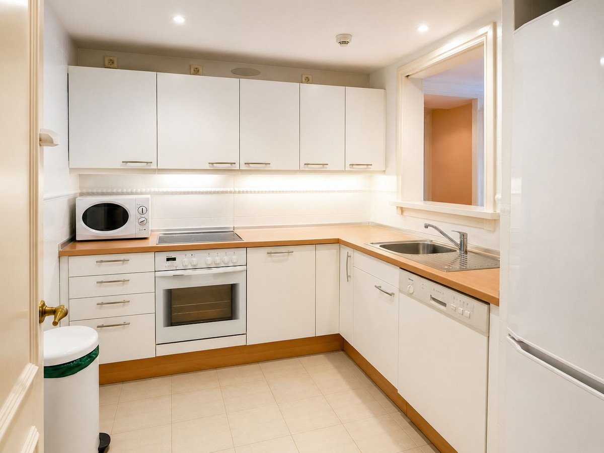 2 Bed Middle Floor Apartment in New Golden Mile