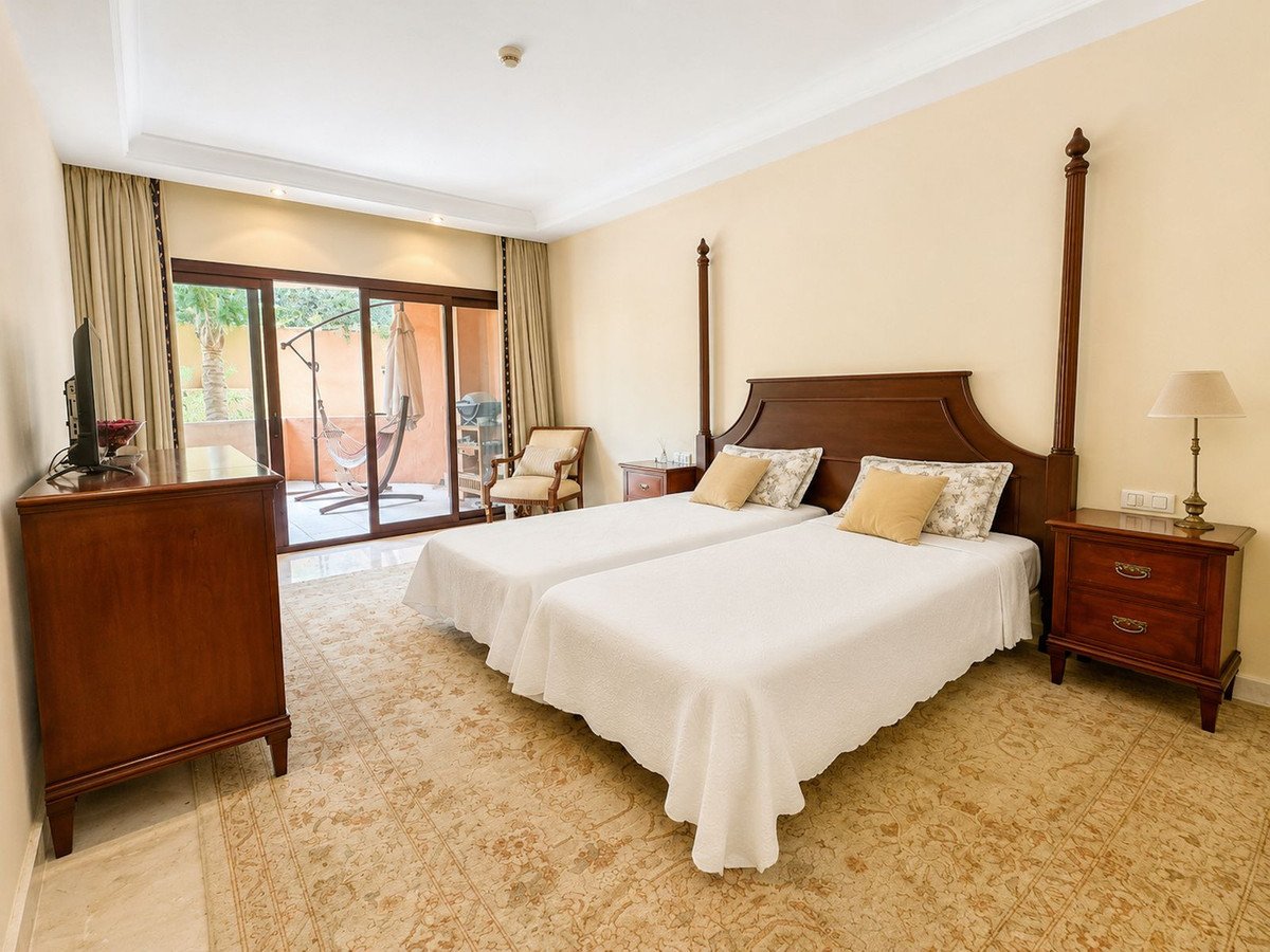 2 Bed Middle Floor Apartment in New Golden Mile