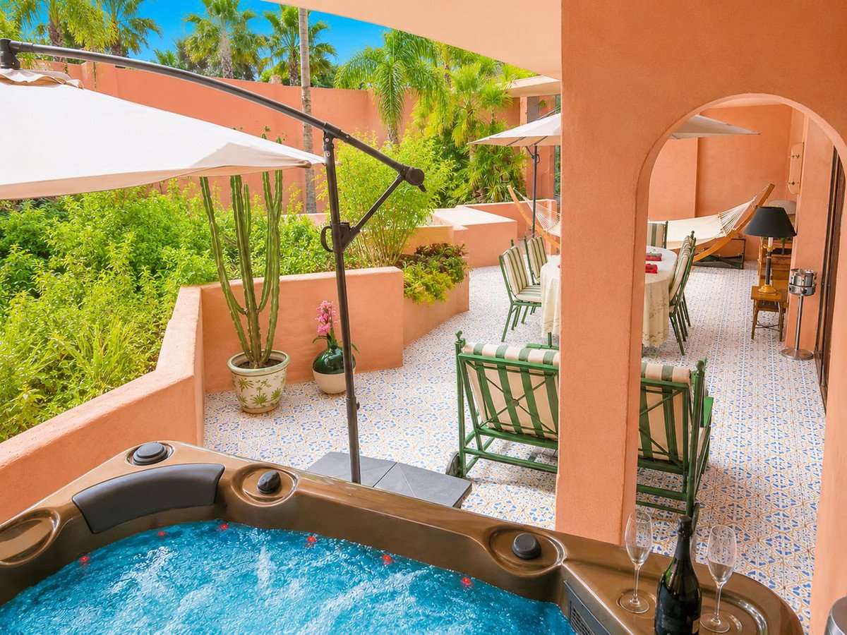 2 Bed Middle Floor Apartment in New Golden Mile