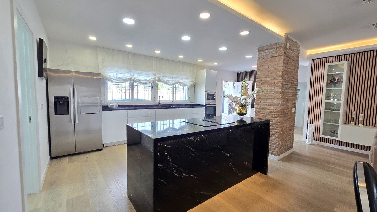 5 Bed Detached Villa in Torremolinos