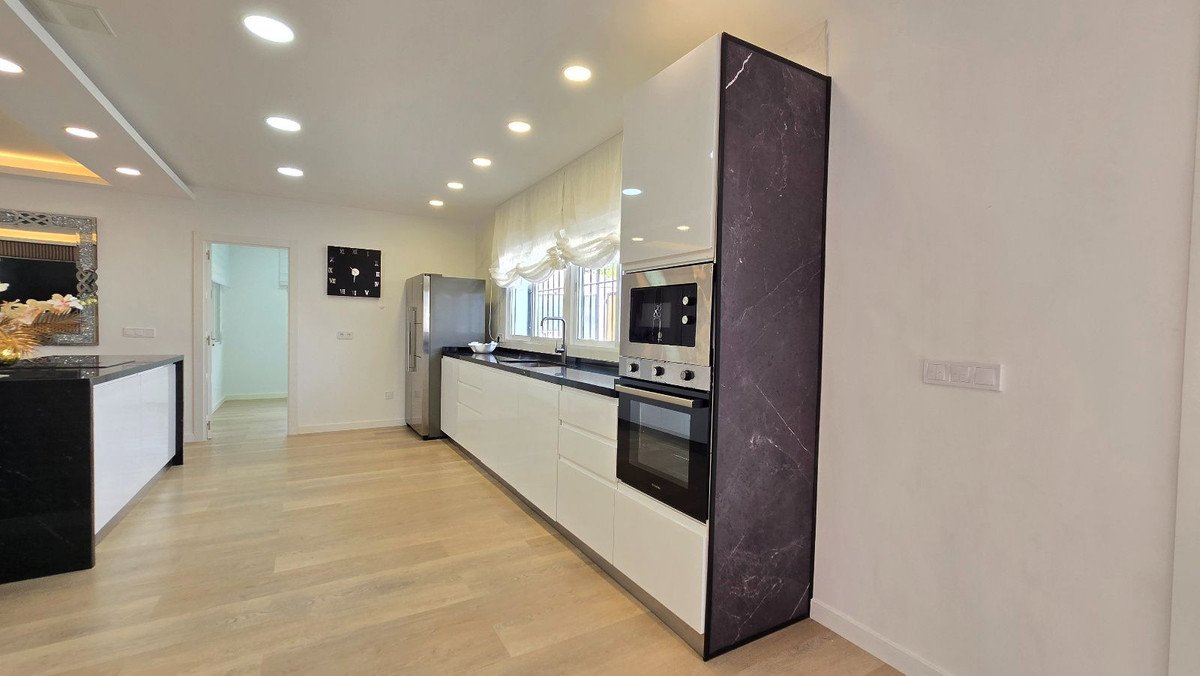 5 Bed Detached Villa in Torremolinos