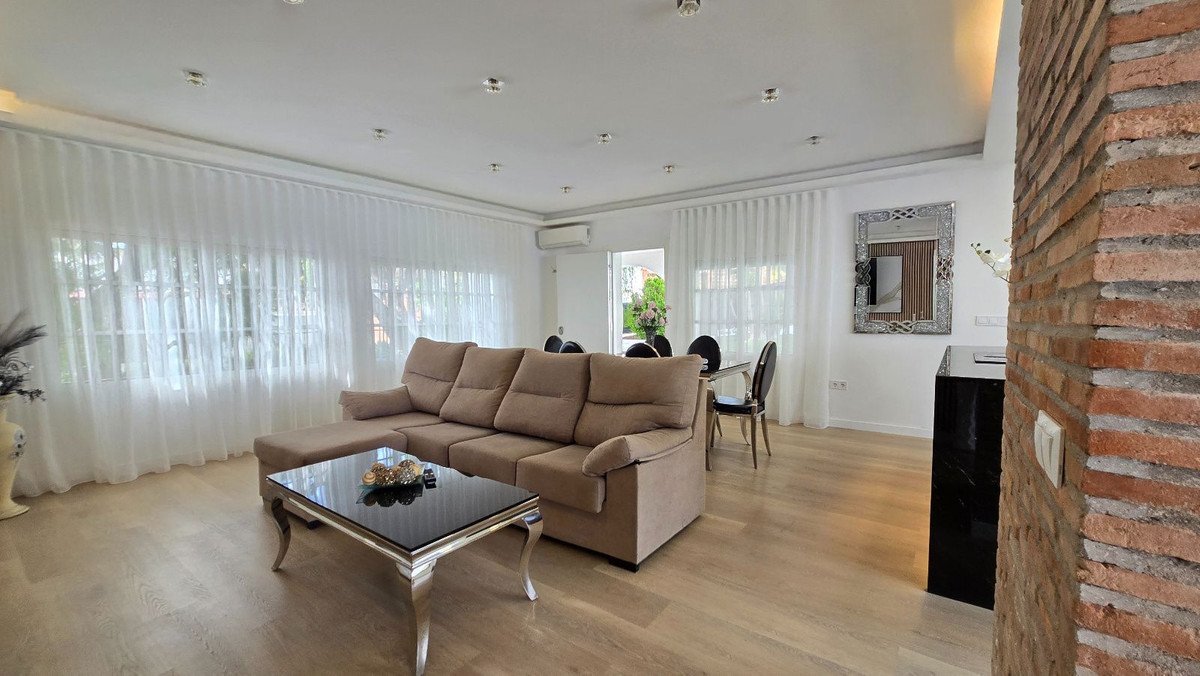5 Bed Detached Villa in Torremolinos