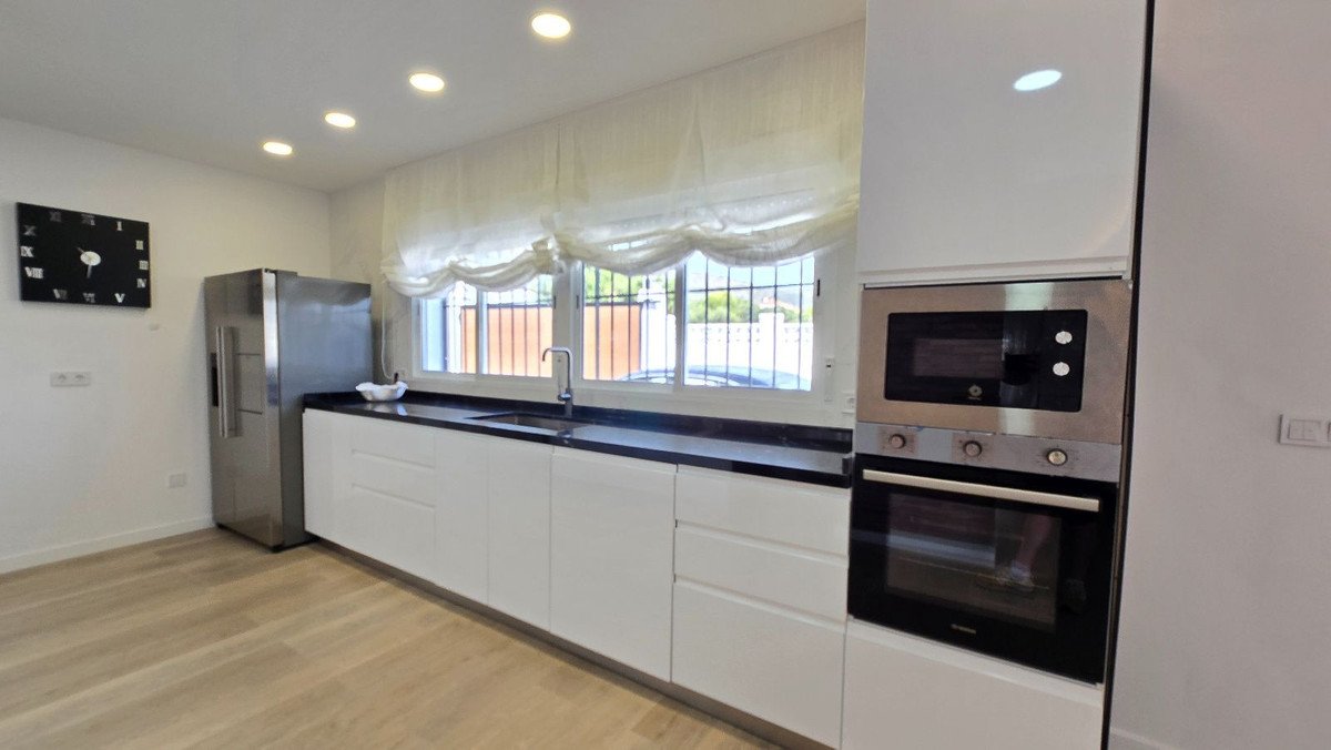 5 Bed Detached Villa in Torremolinos