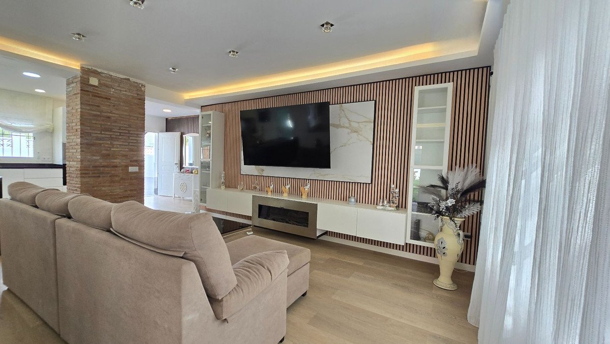 5 Bed Detached Villa in Torremolinos
