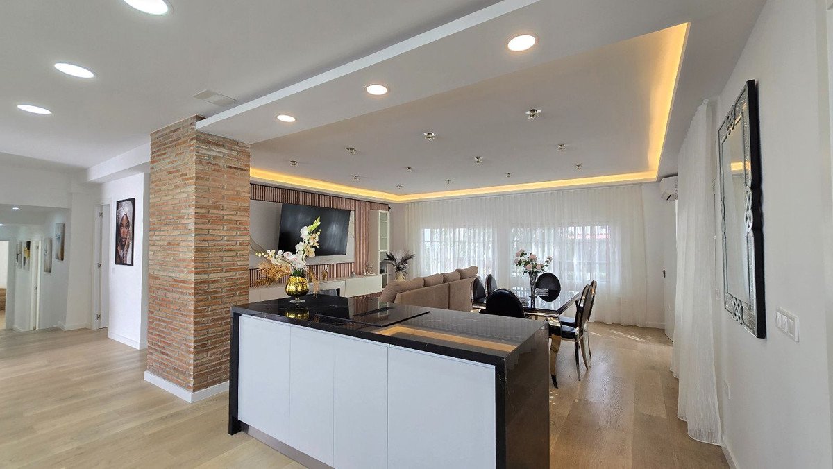 5 Bed Detached Villa in Torremolinos