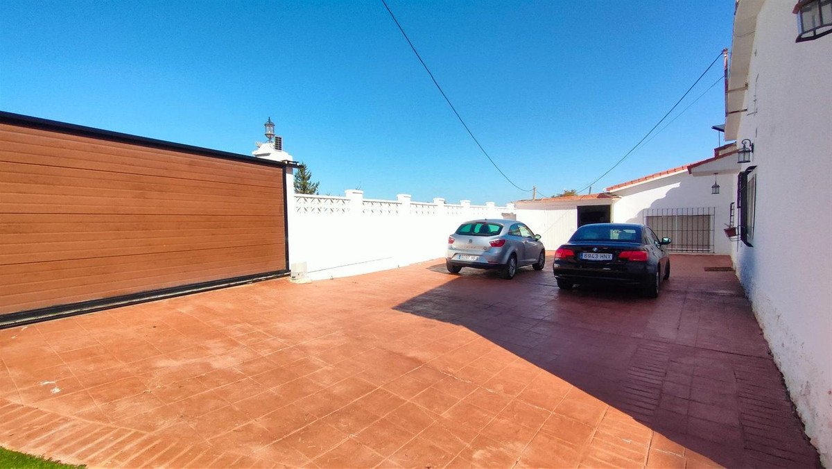 5 Bed Detached Villa in Torremolinos