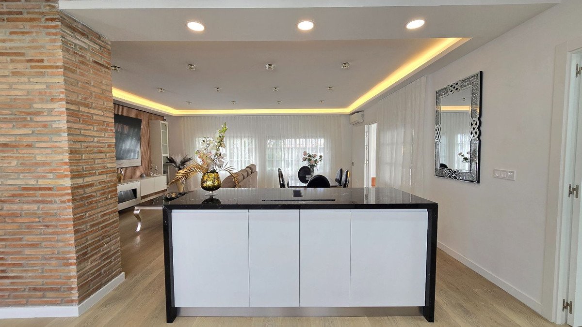 5 Bed Detached Villa in Torremolinos