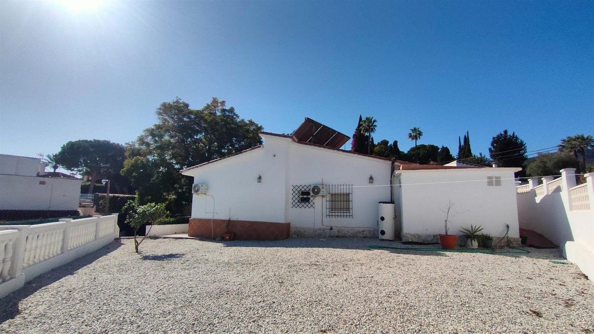 5 Bed Detached Villa in Torremolinos