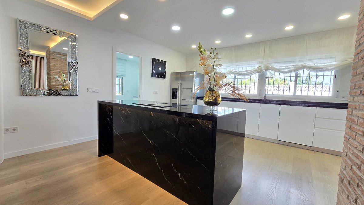 5 Bed Detached Villa in Torremolinos