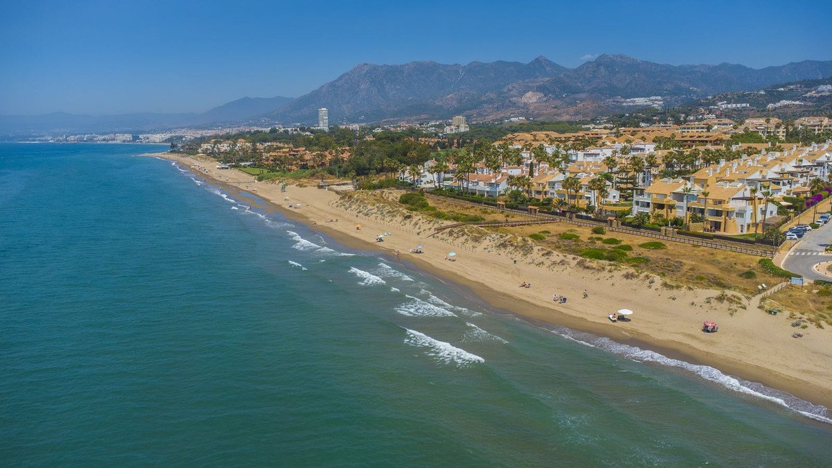 3 Bed Semi-Detached House in Bahía de Marbella