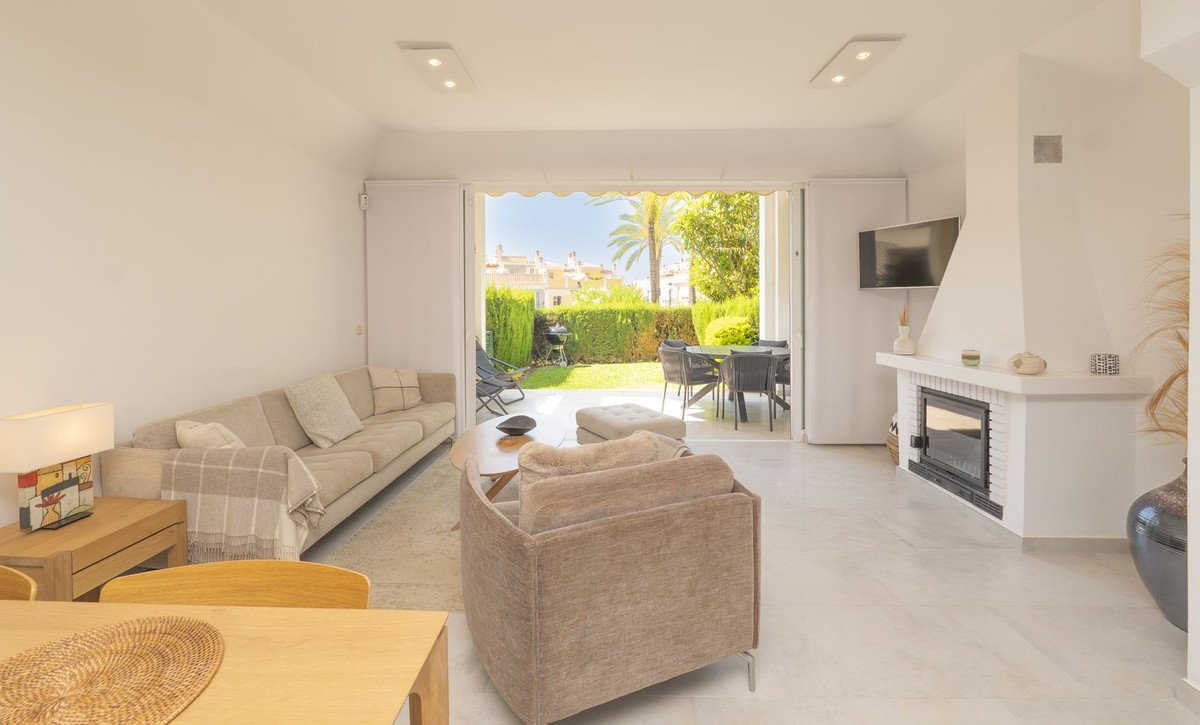3 Bed Semi-Detached House in Bahía de Marbella