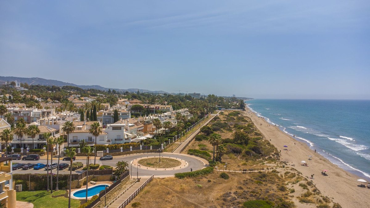 3 Bed Semi-Detached House in Bahía de Marbella